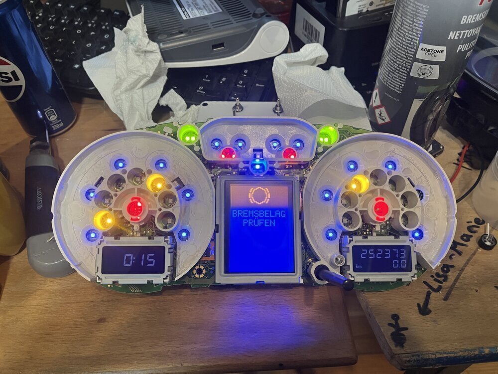 Tacho bei Zündung und Licht